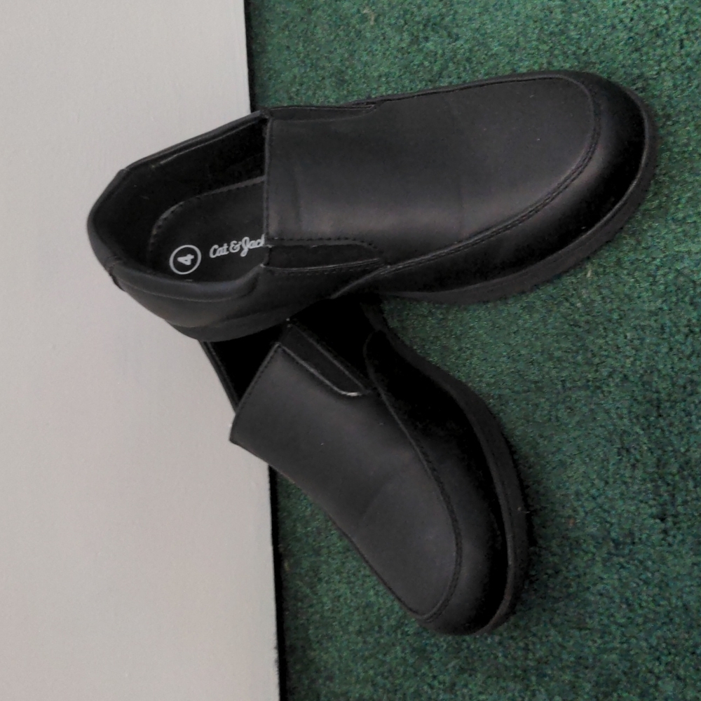 *2/$15* Boy’s Loafer Size 4 Casual To Dress Shoe Black Cat & Jack